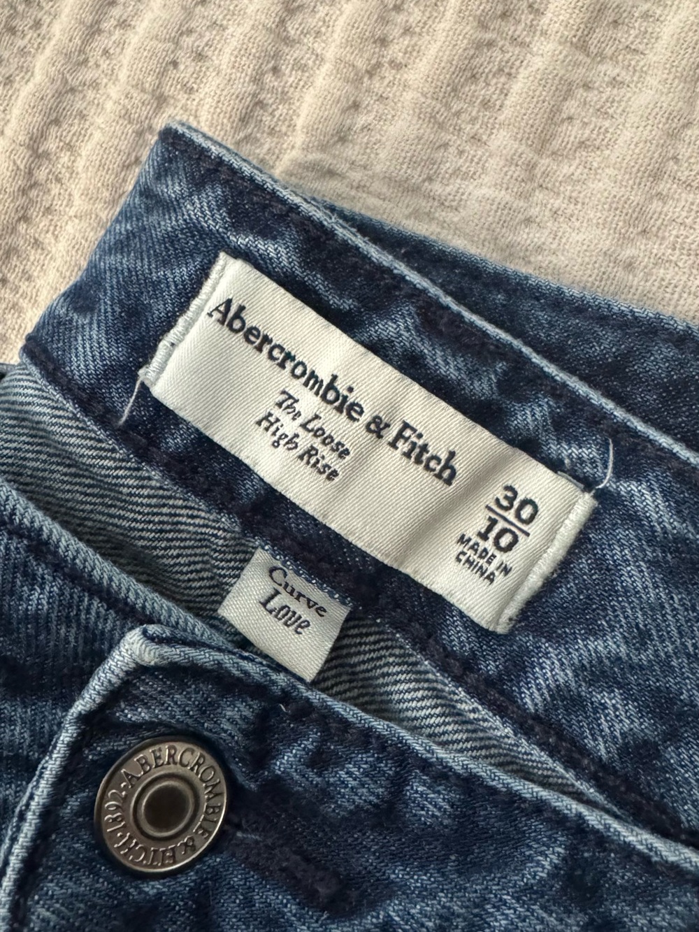Abercrombie Curve Love High Rise Loose Trouser Jeans Dark Wash 30/10 - Picture 2 of 3